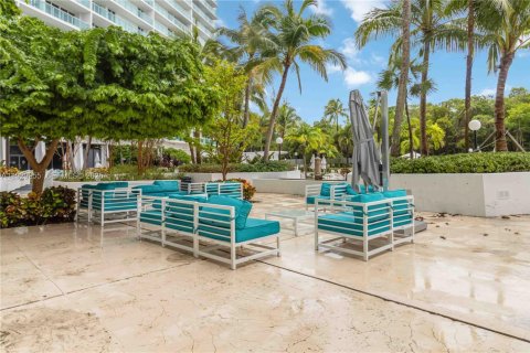 Condo in Sunny Isles Beach, Florida, 2 bedrooms  № 1988870 - photo 30