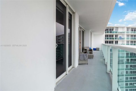 Condo in Sunny Isles Beach, Florida, 2 bedrooms  № 1988870 - photo 22