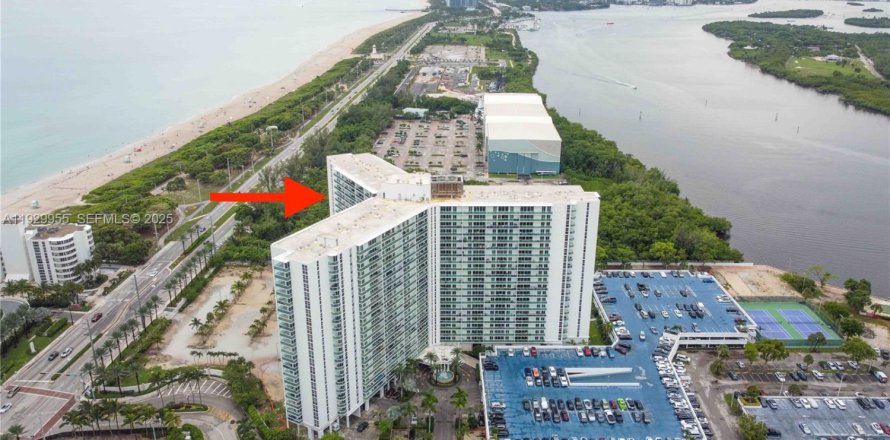 Condo in Sunny Isles Beach, Florida, 2 bedrooms  № 1988870