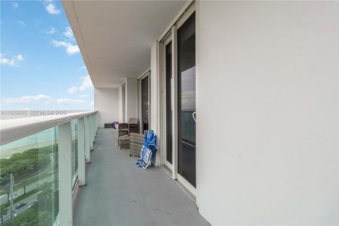Condo in Sunny Isles Beach, Florida, 2 bedrooms  № 1988870 - photo 23