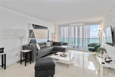 Condo in Sunny Isles Beach, Florida, 2 bedrooms  № 1988870 - photo 2