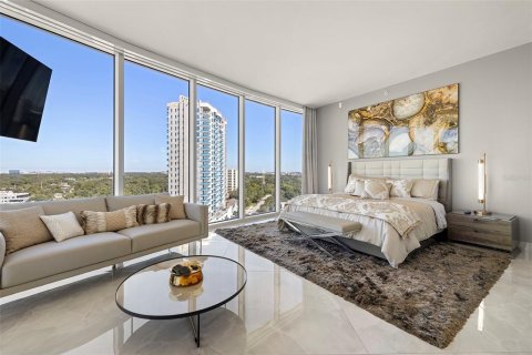 Condo in Tampa, Florida, 3 bedrooms № 2219323 - photo 23
