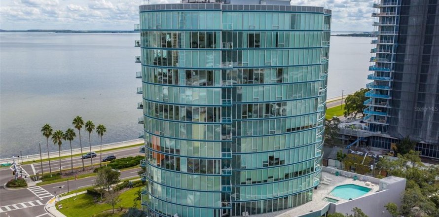 Condo in Tampa, Florida, 3 bedrooms № 2219323