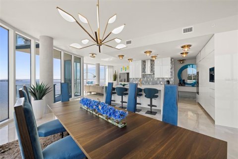 Condo in Tampa, Florida, 3 bedrooms № 2219323 - photo 10