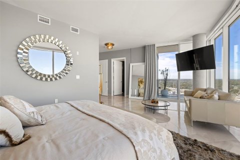 Condo in Tampa, Florida, 3 bedrooms № 2219323 - photo 25