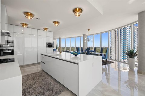 Condo in Tampa, Florida, 3 bedrooms № 2219323 - photo 4
