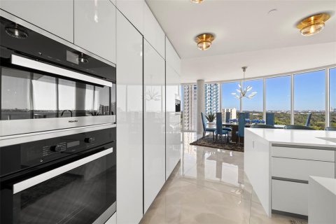 Condo in Tampa, Florida, 3 bedrooms № 2219323 - photo 13
