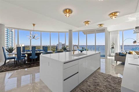 Condo in Tampa, Florida, 3 bedrooms № 2219323 - photo 5