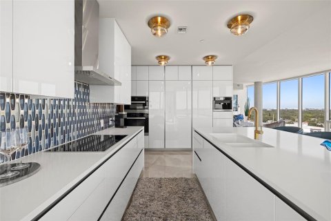 Condo in Tampa, Florida, 3 bedrooms № 2219323 - photo 12