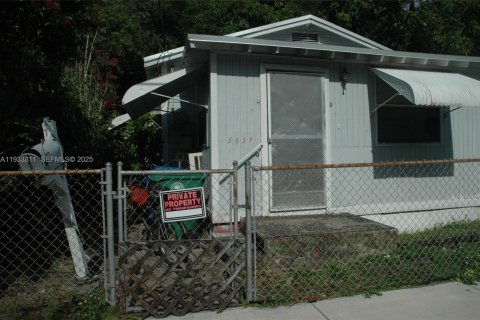 Дом в Майами, Флорида 2 спальни, 79.15м2 № 1992113