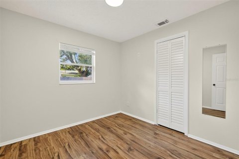 House in Largo, Florida 4 bedrooms, 130.43 sq.m. № 1912142 - photo 15