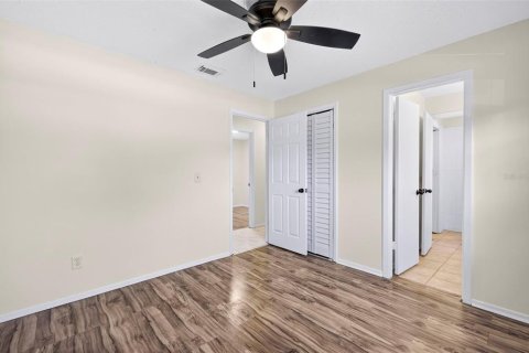 House in Largo, Florida 4 bedrooms, 130.43 sq.m. № 1912142 - photo 13