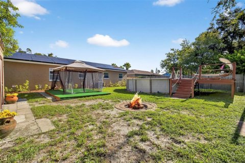 House in Largo, Florida 4 bedrooms, 130.43 sq.m. № 1912142 - photo 23