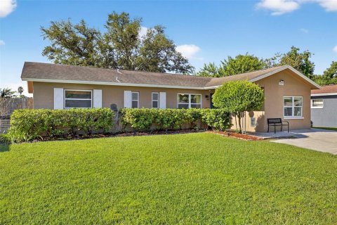 House in Largo, Florida 4 bedrooms, 130.43 sq.m. № 1912142 - photo 6