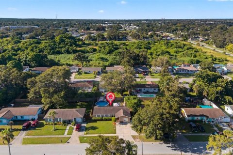 House in Largo, Florida 4 bedrooms, 130.43 sq.m. № 1912142 - photo 27