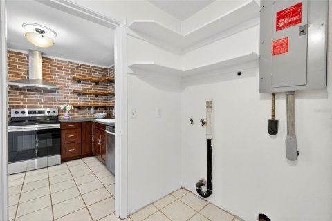 House in Largo, Florida 4 bedrooms, 130.43 sq.m. № 1912142 - photo 20