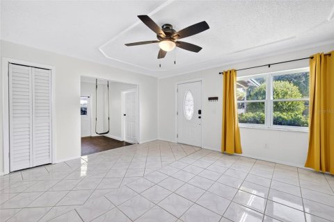 House in Largo, Florida 4 bedrooms, 130.43 sq.m. № 1912142 - photo 7