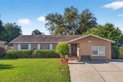 House in Largo, Florida 4 bedrooms, 130.43 sq.m. № 1912142 - photo 25
