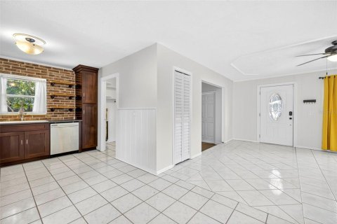 House in Largo, Florida 4 bedrooms, 130.43 sq.m. № 1912142 - photo 8