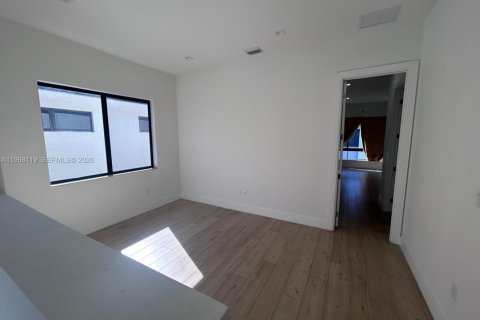 House in Doral, Florida 3 bedrooms, 209.68 sq.m. № 2030599 - photo 10