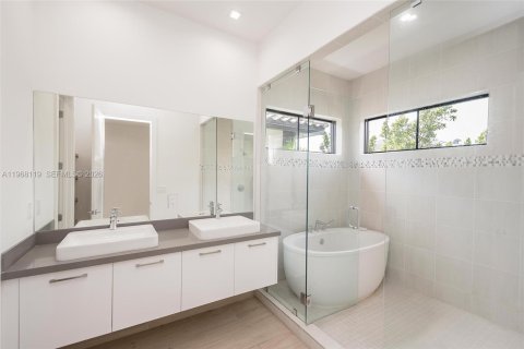 Villa ou maison à vendre à Doral, Floride: 3 chambres, 209.68 m2 № 2030599 - photo 25