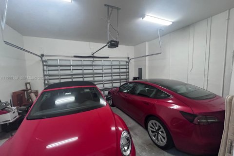 House in Doral, Florida 3 bedrooms, 209.68 sq.m. № 2030599 - photo 23