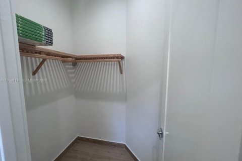 House in Doral, Florida 3 bedrooms, 209.68 sq.m. № 2030599 - photo 18