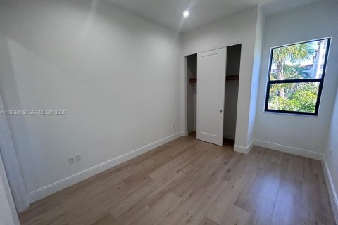 House in Doral, Florida 3 bedrooms, 209.68 sq.m. № 2030599 - photo 16