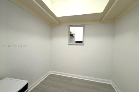 Снять в аренду кондоминиум в Холливуд, Флорида 2 спальни, 116.22м2, № 1991495 - фото 22