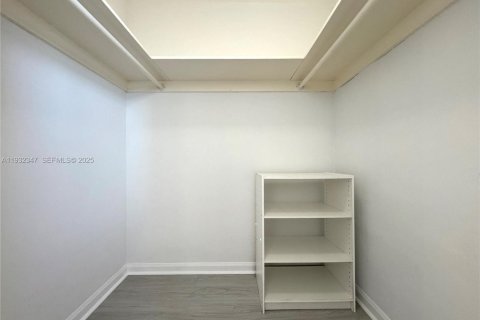 Снять в аренду кондоминиум в Холливуд, Флорида 2 спальни, 116.22м2, № 1991495 - фото 19