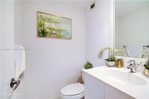 Снять в аренду кондоминиум в Холливуд, Флорида 2 спальни, 116.22м2, № 1991495 - фото 24