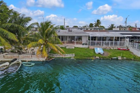 Снять в аренду таунхаус в Хайалиа, Флорида 2 спальни, 107.86м2, № 2069450 - фото 29