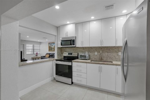 Снять в аренду таунхаус в Хайалиа, Флорида 2 спальни, 107.86м2, № 2069450 - фото 14