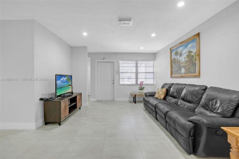 Снять в аренду таунхаус в Хайалиа, Флорида 2 спальни, 107.86м2, № 2069450 - фото 5