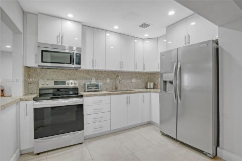 Снять в аренду таунхаус в Хайалиа, Флорида 2 спальни, 107.86м2, № 2069450 - фото 13