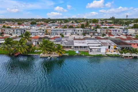 Снять в аренду таунхаус в Хайалиа, Флорида 2 спальни, 107.86м2, № 2069450 - фото 30