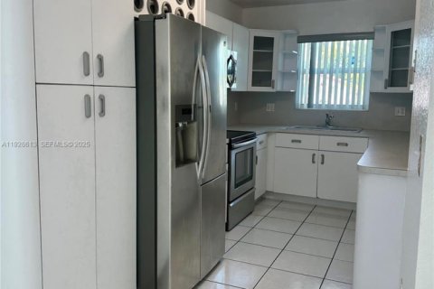 Casa en alquiler en Homestead, Florida, 3 dormitorios, 193.14 m2 № 1987170 - foto 13