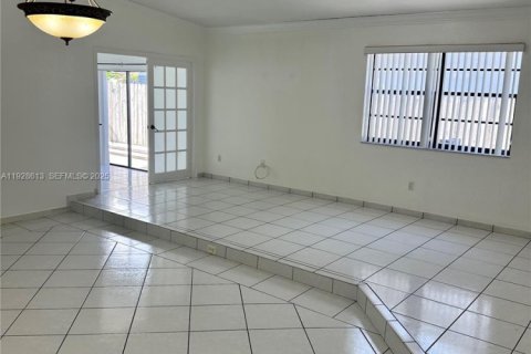 Casa en alquiler en Homestead, Florida, 3 dormitorios, 193.14 m2 № 1987170 - foto 7