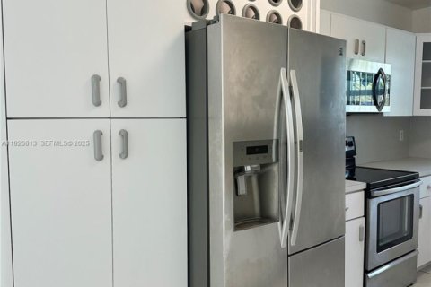 Casa en alquiler en Homestead, Florida, 3 dormitorios, 193.14 m2 № 1987170 - foto 8