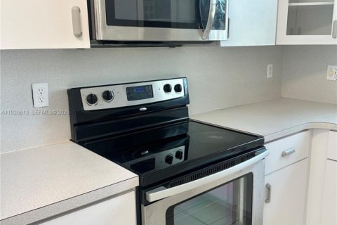 Casa en alquiler en Homestead, Florida, 3 dormitorios, 193.14 m2 № 1987170 - foto 9