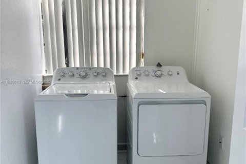 Casa en alquiler en Homestead, Florida, 3 dormitorios, 193.14 m2 № 1987170 - foto 16