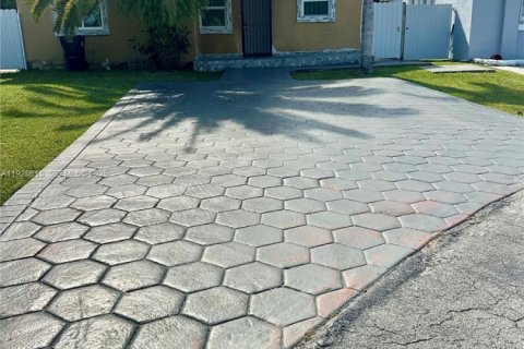 Casa en alquiler en Homestead, Florida, 3 dormitorios, 193.14 m2 № 1987170 - foto 1