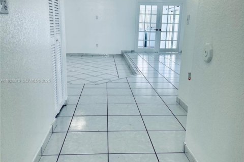 Casa en alquiler en Homestead, Florida, 3 dormitorios, 193.14 m2 № 1987170 - foto 4