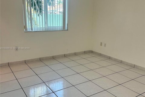 Casa en alquiler en Homestead, Florida, 3 dormitorios, 193.14 m2 № 1987170 - foto 19