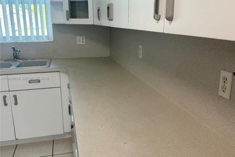 Casa en alquiler en Homestead, Florida, 3 dormitorios, 193.14 m2 № 1987170 - foto 11