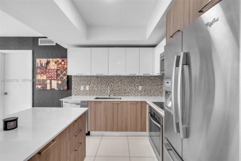 Condo in Doral, Florida, 2 bedrooms  № 2352936 - photo 7