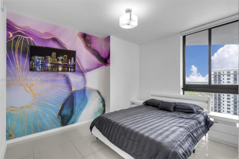 Condo in Doral, Florida, 2 bedrooms  № 2352936 - photo 11