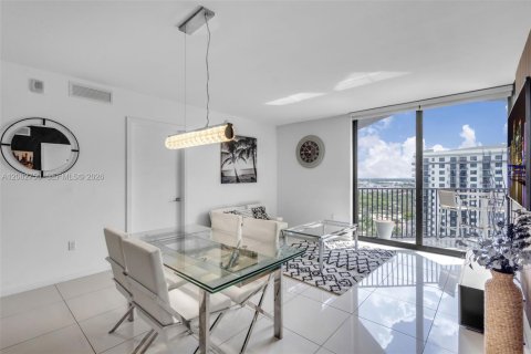Condo in Doral, Florida, 2 bedrooms  № 2352936 - photo 4