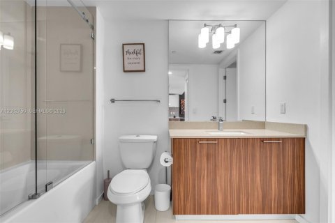 Condo in Doral, Florida, 2 bedrooms  № 2352936 - photo 14