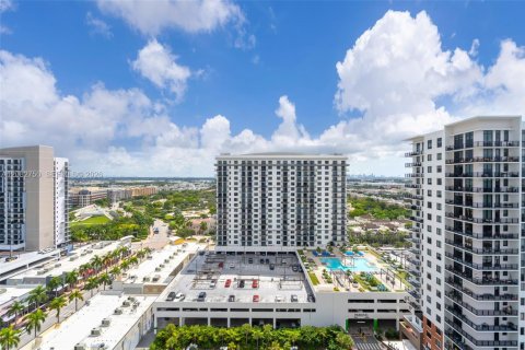 Condo in Doral, Florida, 2 bedrooms  № 2352936 - photo 24